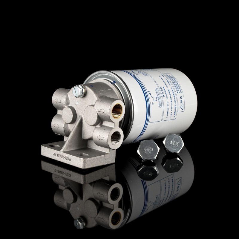 Фильтр топливный с кронштейном  